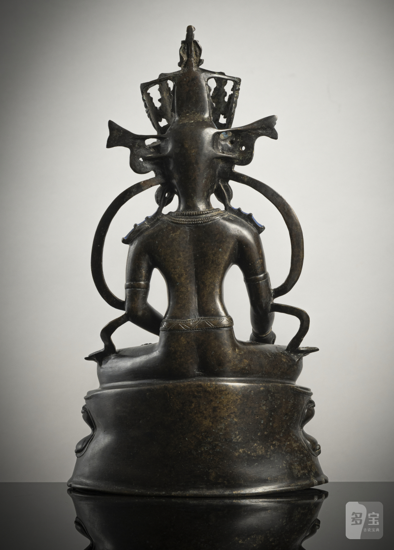 A BRONZE FIGURE OF RATNASAMBHAVA - 图2
